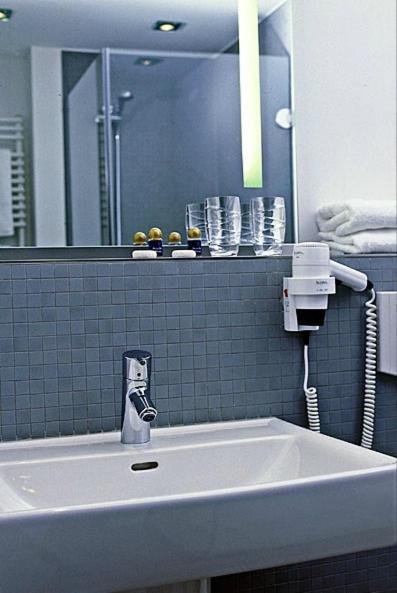 Overnight Tagungshotel Im Abz Керпен Номер фото